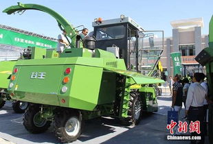 新疆农业机械博览会 大型农机具吸引眼球 组图